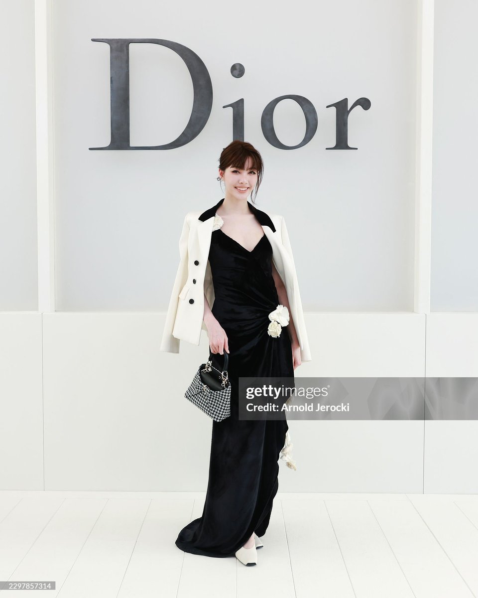 saving_27's tweet photo. Unstoppable Queen Orm Kornnaphat’s Radiant  defines Dior presence in Paris fashion week ✨️ 

LINGORM BA DIOR AT PFW
#DiorSummer27xLingOrm
#OrmKornnaphat
#DiorSummer27 #Dior #PFW
@ormmormm @Dior https://t.co/j14RLEolaT