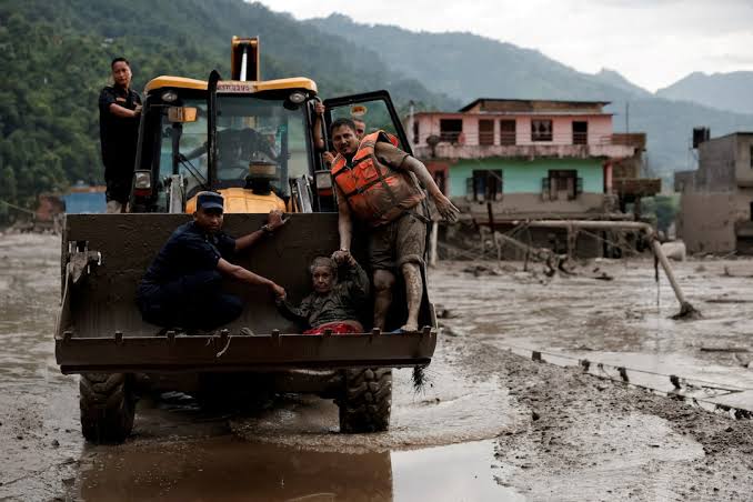 PrinceSajnani's tweet photo. #NepalFloods showed the gaps: risk maps &amp; laws exist, but no implementation. Data sharing with #China started only days after the disaster.
Never trust #Beijing. Settlements still sit in flood paths while #BalenShah talks “Himalayan tsunami” at the UN. @AnupKaphle https://t.co/k9vv10zndm