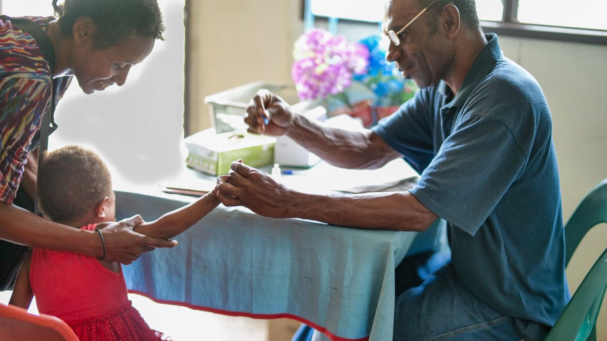 MedsforMalaria's tweet photo. PNG shoulders a disproportionate share of the Indo-Pacific's #malaria burden.

Closing the gap means understanding why progress is harder in some settings vs others.

In PNG, MMV met with partners &amp; communities to explore the strategies and tools needed to accelerate elimination. https://t.co/uEwd4VLzyr