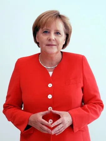 MarwanKhaddaj's tweet photo. 🇩🇪 وداع ألمانيا لأنجيلا ميركل
وسط تصفيق حار استمرَّ ست دقائق ، في الشوارع ، الشرفات ، والنوافذ ، ضجّت البلاد بأكملها بالتصفيق لمدة ست دقائق — مثال مذهل للقيادة والدفاع عن الإنسانية ، تحية إجلال!
انتخبها الألمان لقيادتهم ، فقادت ثمانين مليون ألماني لمدة ١٦ عاماً بكفاءة وتفاني وإخلاص. 
لم تطلق تصريحات فارغة ، ولم تظهر في أزقة برلين لالتقاط الصور . أُطلق عليها لقب "سيدة العالم" ووُصفت بأنها تعادل ستة ملايين رجل.
طوال سنوات قيادتها للسلطة في بلادها ، لم يسجل أي تجاوز ضدها، لم تعين أيًا من أقاربها في منصب حكومي ، ولم تدع أنها صانعة الأمجاد. لم تقبض ملايين الدولارات مقابل أفعالها، ولم يصفق أحد لأدائها تملقاً، ولم تتلق وعوداً ووثائق جوفاء ، ولم تحارب من سلفوها.
غادرت ميركل قيادة الحزب وسلمتها لمن خلفوها ، وظلت ألمانيا وشعبها الألماني في أفضل حالاتهم.
كانت ردة فعل الألمان غير مسبوقة في تاريخ البلاد ؛ فقد خرج الشعب بأكمله إلى شرفات منازلهم ليصفقوا لها عفوياً لمدة ست دقائق متواصلة. تصفيق وقوفاً (Standing Ovation) في جميع أنحاء الدولة.
ودعت ألمانيا قائدتها ، وهي عالمة فيزياء وكيمياء لم تغرها الموضة ولا الأضواء ولم تشتري العقارات والسيارات والفاخرة واليخوت والطائرات الخاصة ، علماً بأن جذورها تعود إلى ألمانيا الشرقية السابقة.
غادرت منصبها بعد أن تركت ألمانيا في قمة المجد . رحلت ولم يطالب أقاربها بأي ميزة. ثمانية عشر عاماً (كمدة قيادية شاملة للحزب والدولة) ولم تغير خزانة ملابسها أبداً. فخر هذا القائد الصامت.
في إحدى المؤتمرات الصحفية سألتها صحفية: نلاحظ أنك ترتدين ذات البدلة ألا تمتلكين غيرها؟ فأجابت: "أنا موظفة حكومية لست عارضة أزياء."
وفي مؤتمر صحفي آخر سألوها: هل لديك عاملات نظافة ينظفن منزلك ويعددن وجباتك وما شابه؟ فكان ردها: "لا، ليس لدي خادمات ولست بحاجة إليهن. أنا وزوجي نقوم بهذه الأعمال في المنزل كل يوم."
ثم سأل صحفي آخر: "من يغسل الملابس، أنتِ أم زوجكِ؟" فأجابت: "أنا أرتب الملابس، وزوجي هو من يشغل الغسالة، ويكون ذلك غالباً في الليل لأن الكهرباء متوفرة ولا يوجد ضغط، والأهم هو مراعاة عدم إزعاج الجيران، ولحسن الحظ فإن الجدار الفاصل بين شقتنا والجيران سميك." ثم أخبرتهم قائلة: "كنت أتوقع أن تسألوني عن نجاحات وإخفاقات عملنا في الحكومة؟!"
تعيش السيدة ميركل في شقة عادية كأي مواطن آخر، "فقد عاشت في هذه الشقة قبل أن تُنتخب مستشارة لألمانيا، ولم تغادرها، وهي لا تملك لا فيلا ولا خدماً ولا مسابح ولا حدائق."
ميركل، المستشارة الألمانية السابقة، وقائدة أكبر اقتصاد في أوروبا!!

     إنها أنجيلا ميركل 

 #منقول