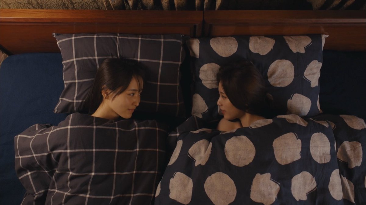 untitled_28's tweet photo. Itsufuyu and the beds
#チェイサーゲームW水魚の交わり 
#菅井友香 #中村ゆりか https://t.co/PGSBpIEWQw