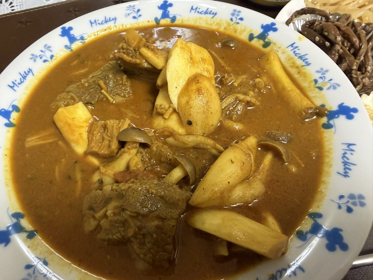 MasaniMasaaki's tweet photo. 今日の夜ご飯♪
キノコたっぷりのスパイスカレースープ🤭
ご飯は無しにして晩酌☺️
#夕御飯 #dinner #晩御飯 
#ぽんやなカレー #ぽんやなスパイスカレー #一本柳カレー #一本柳スパイスカレー 
#カレー #curry #スパイスカレー #spicecurry #咖喱 https://t.co/GfACi0zFek