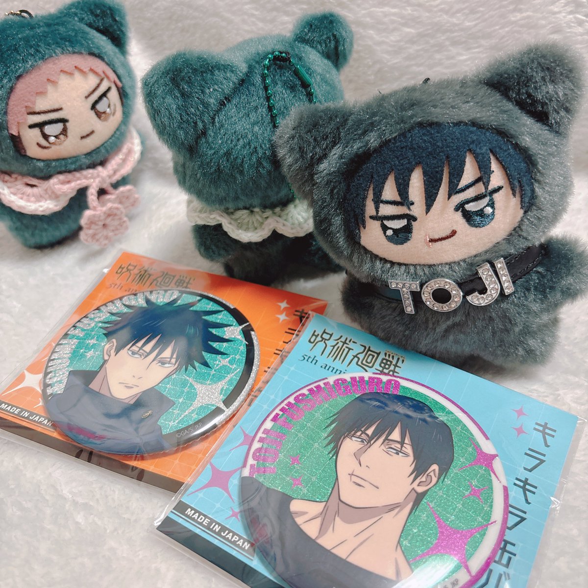 anzcmy's tweet photo. グッズ整理しててｺﾘ出てきたんだけどマ〜ジでこれが親子なのありがとうすぎるしマ〜ジでこの系統の顔好きなんだなって実感して笑い止まらんしな〜んかﾄｼﾞｸﾝ一緒に写真撮るの拒否られてて草 https://t.co/FQkki0yBTO