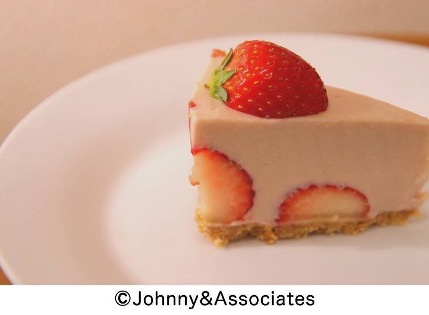 chan39sukibot's tweet photo. ケーキ見る度思い出すんだけど、これ全部作間龍斗の手作りっていう事実がやばくて━━━━ 改めてアイドルでいてくれてありがとう https://t.co/R0s6j2fIYg