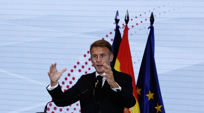 PuntoEspana's tweet photo. ⚡️Macron reclama en Madrid reforzar el mercado único europeo para ganar autonomía estratégica: más innovación, financiación y protección. El presidente francés apuesta por acelerar la reindustrialización y avanzar en un mercado europeo de la electricidad. https://t.co/KjuUyEZ6gH