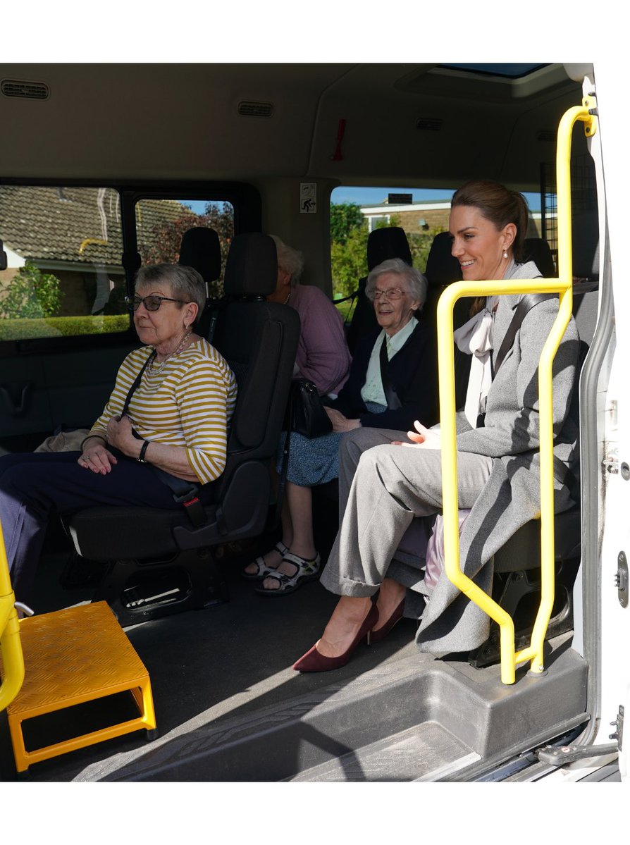 HELLOmagIndia's tweet photo. #PrincessKate takes a #WestSussex minibus to visit 94-year-old resident Stella Drewett, dressed in an elegant grey coat &amp; trousers. The royal later joined a community lunch for local seniors. #HELLOIndia #HELLOMagazine #KateMiddleton #PrincessOfWales @KensingtonRoyal https://t.co/416iloHdwS