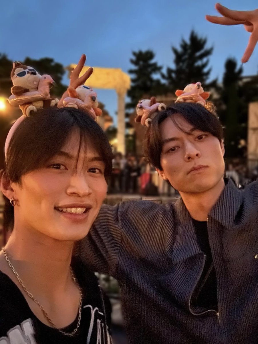 b___nasu25's tweet photo. 作ちゃんお誕生日おめでとう㊗️なすさくだーいすき💙💜💙💜 https://t.co/jw1jhpYaxA