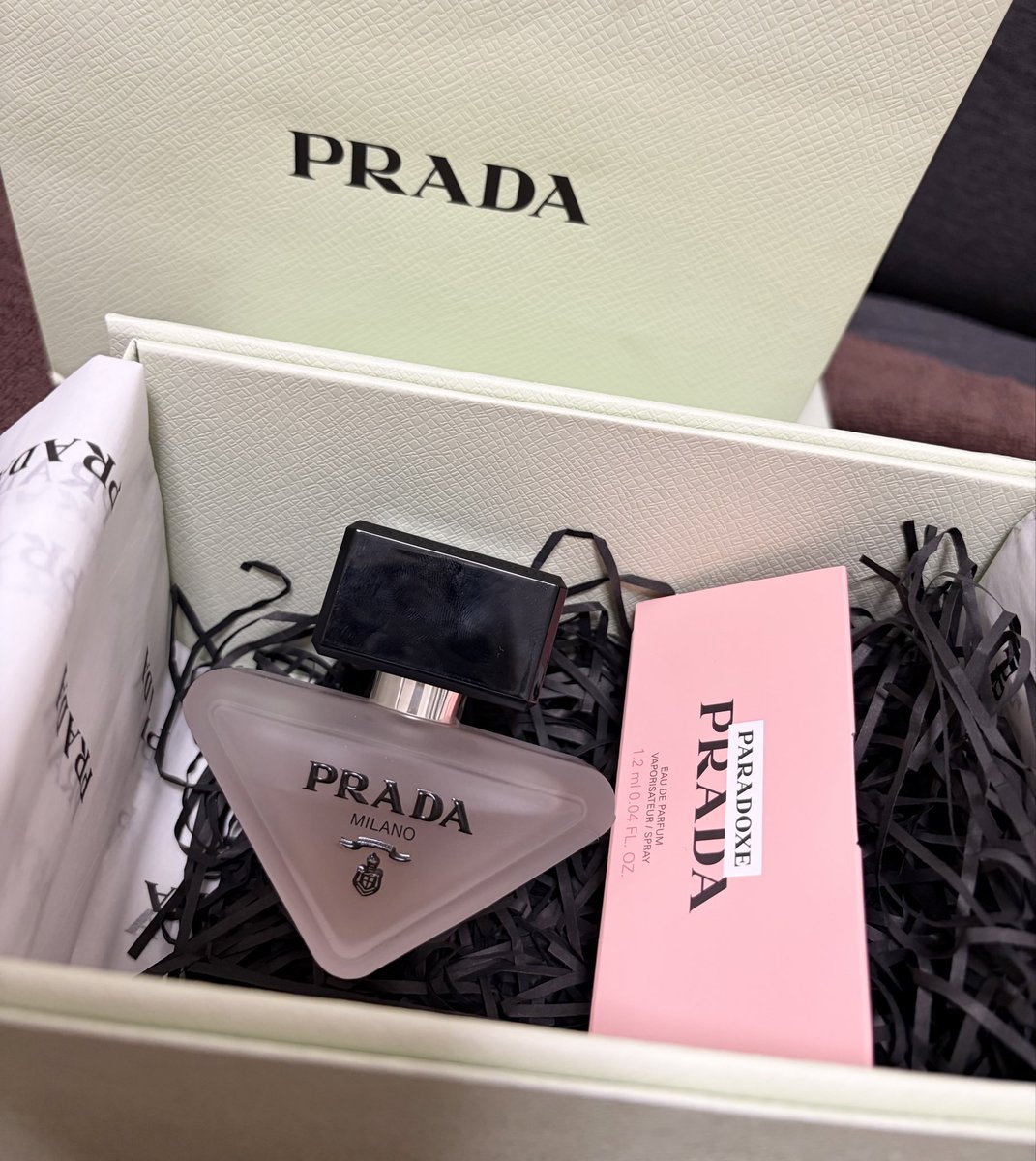 Rara_seiiki's tweet photo. 本指名くんから素敵なプレゼントありがとう🎀🤍🤍
PRADAいただいちゃった嬉しい🥰🤍ᩚ
大切に使います🫶🏻❤︎ https://t.co/Do7wGahz68