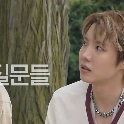 servcuntmin's tweet photo. mygod their faces got me ctfu everyone looks conflicted and deep thought like jimin asked about their political views but it’s about would you rather be washed or do the washing??😭 https://t.co/xfuLpFtWrz