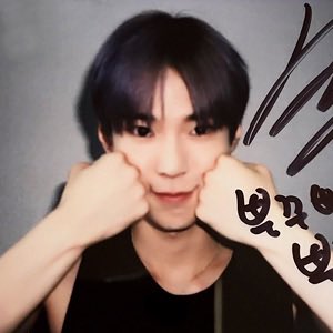 7do0_n's tweet photo. 나는야 블루베리야 https://t.co/Hhoyiq1SMO