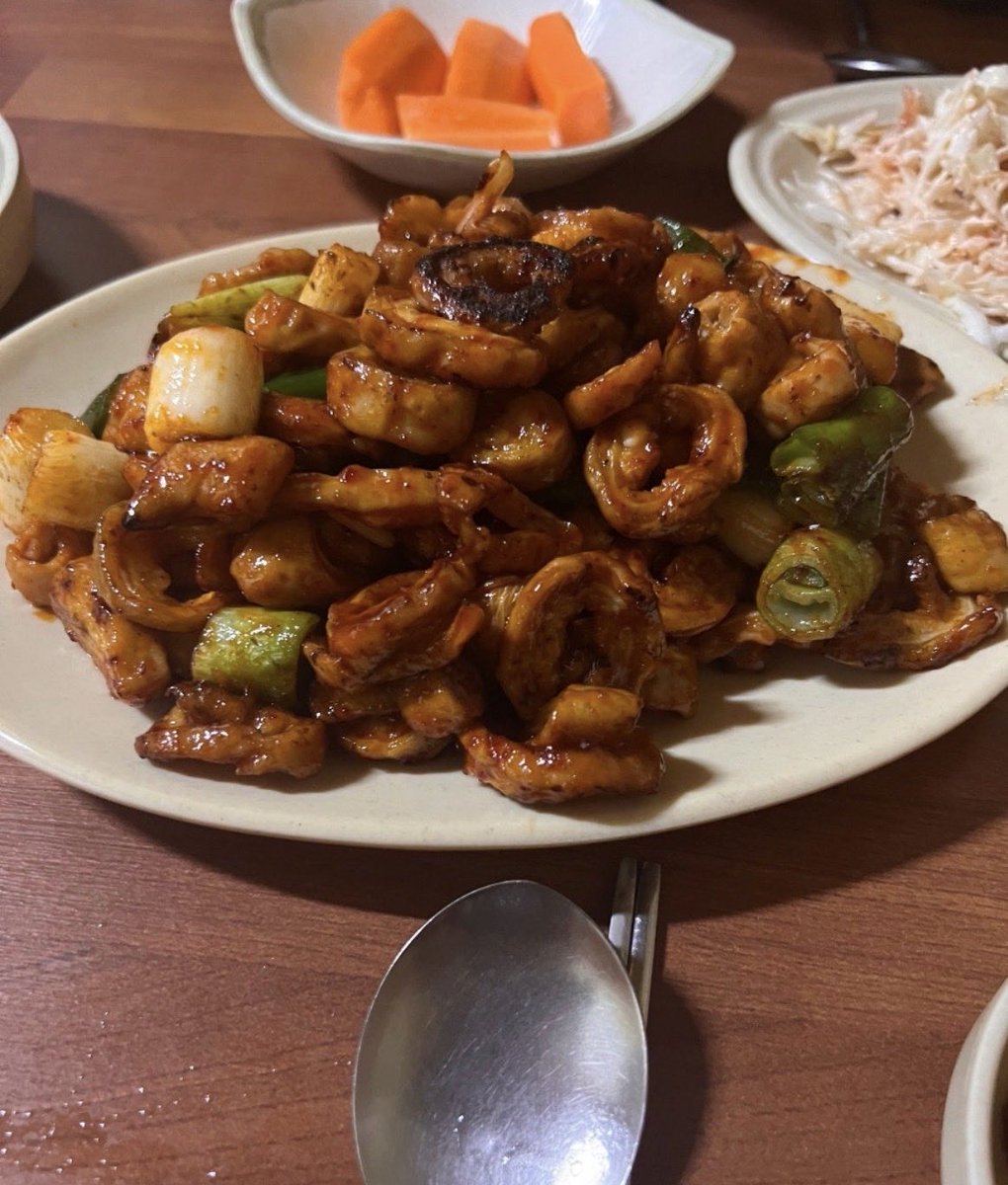 HON_MA_'s tweet photo. 군산 순돌이 곱창 아시는분??

연탄에 바로 구워 주는데 지대 맛있음.. https://t.co/KroZU4aiBr
