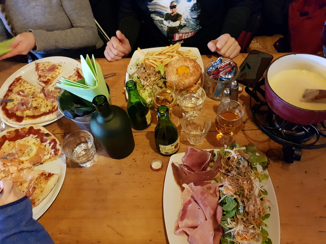 MalcolmPlot5bn's tweet photo. Hoy comimos pizza casera, reímos mucho y jugamos juegos de mesa con toda la familia. Un día perfecto!， https://t.co/2IHoo4InDH