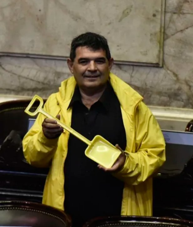 layeniatr's tweet photo. nooo el problema es q a los JUECES no los voto NADIE
la corte subrema si se eligiera democraticamente: https://t.co/zNnQQRe08N