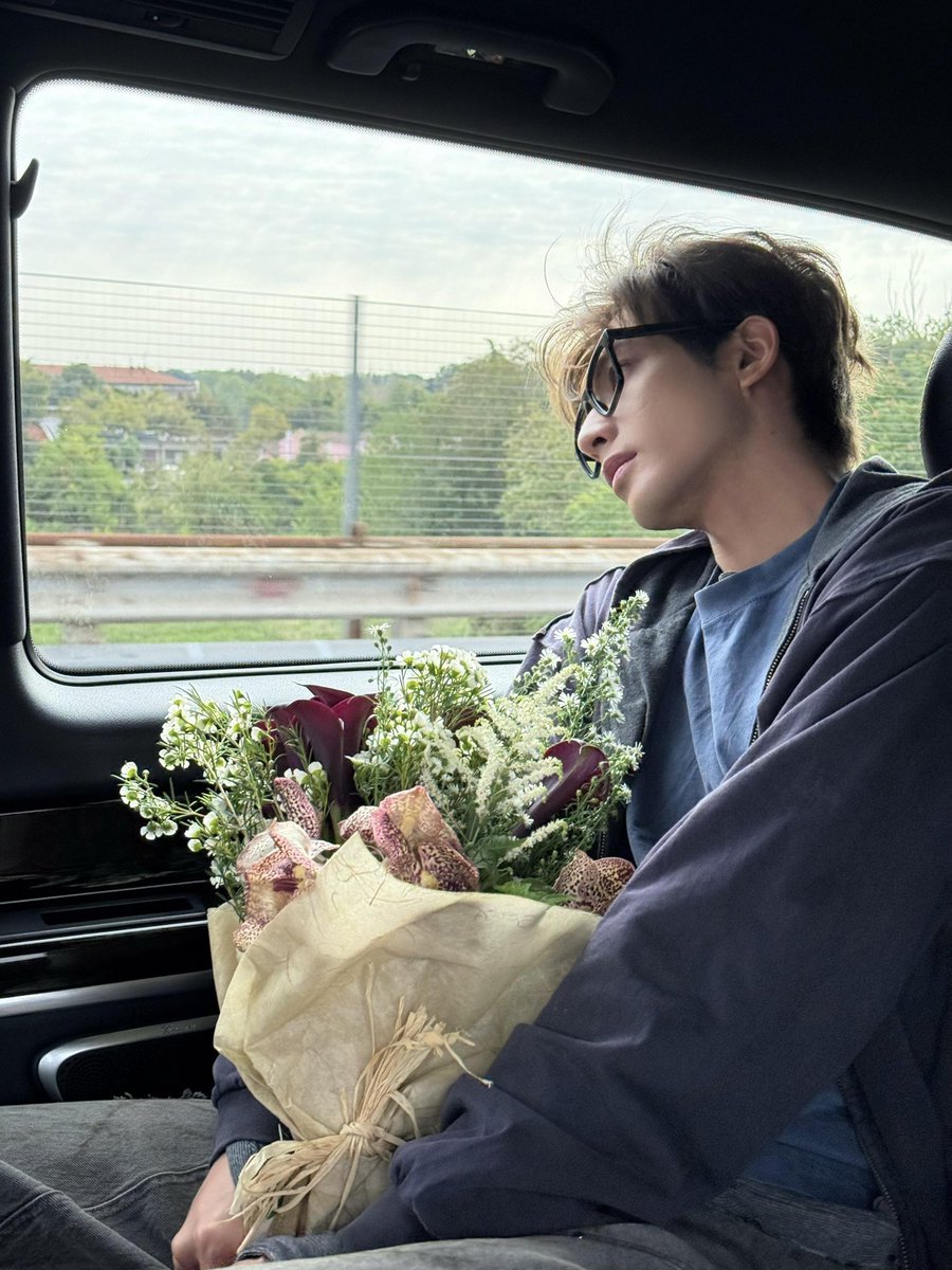 sshinejie's tweet photo. i see the vision 👀 https://t.co/eE8cZq7wP3