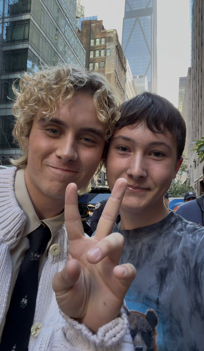 zadarryy's tweet photo. GUYS I JUST MET JOSEPH 😭😭😭😭💞💞💞 I AM SO GRATEFUL AND SOBBING RN I LOVE HIM 🥹🥹🥹🥹🥹 https://t.co/MnFfXFIsl9