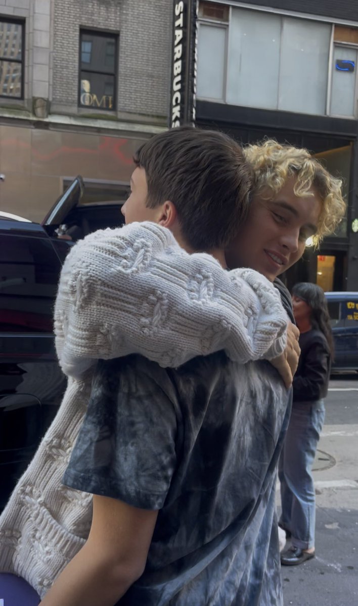 zadarryy's tweet photo. GUYS I JUST MET JOSEPH 😭😭😭😭💞💞💞 I AM SO GRATEFUL AND SOBBING RN I LOVE HIM 🥹🥹🥹🥹🥹 https://t.co/MnFfXFIsl9