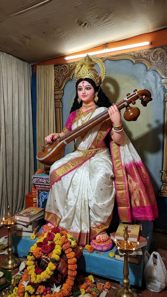 thebhaktiverse's tweet photo. II JAI MAA SARASWATI DEVI II 🙏🏻 https://t.co/Qy030MQWLh