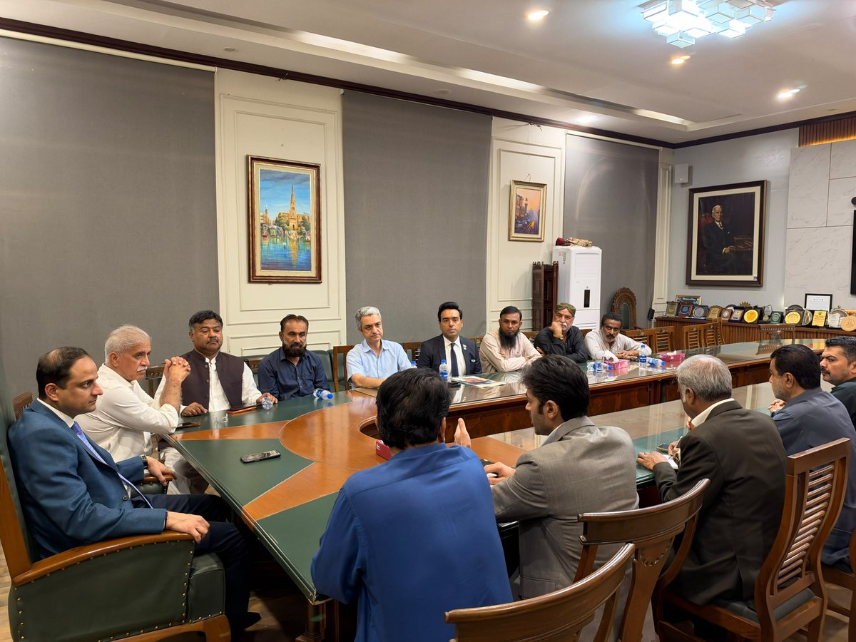 murtazawahab1's tweet photo. Happy to have witnessed agreement executed between Lyari Town &amp; TCF for establishing 20 school units at 6 different locations in Lyari. This intervention will provide quality free of cost education to upto 5000 students &amp; will help us shape their future career 🙌 https://t.co/XVTV8JLI9L