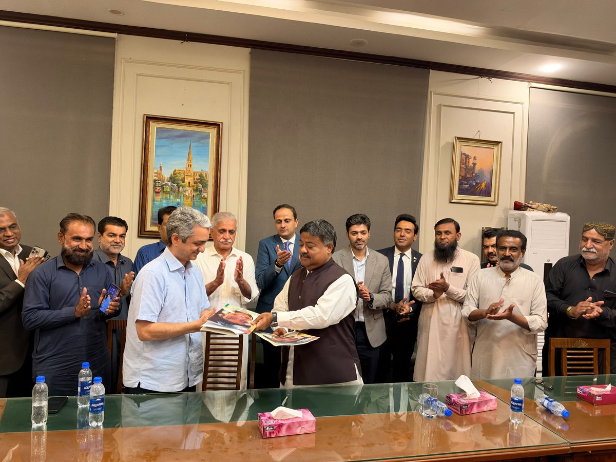 murtazawahab1's tweet photo. Happy to have witnessed agreement executed between Lyari Town &amp; TCF for establishing 20 school units at 6 different locations in Lyari. This intervention will provide quality free of cost education to upto 5000 students &amp; will help us shape their future career 🙌 https://t.co/XVTV8JLI9L