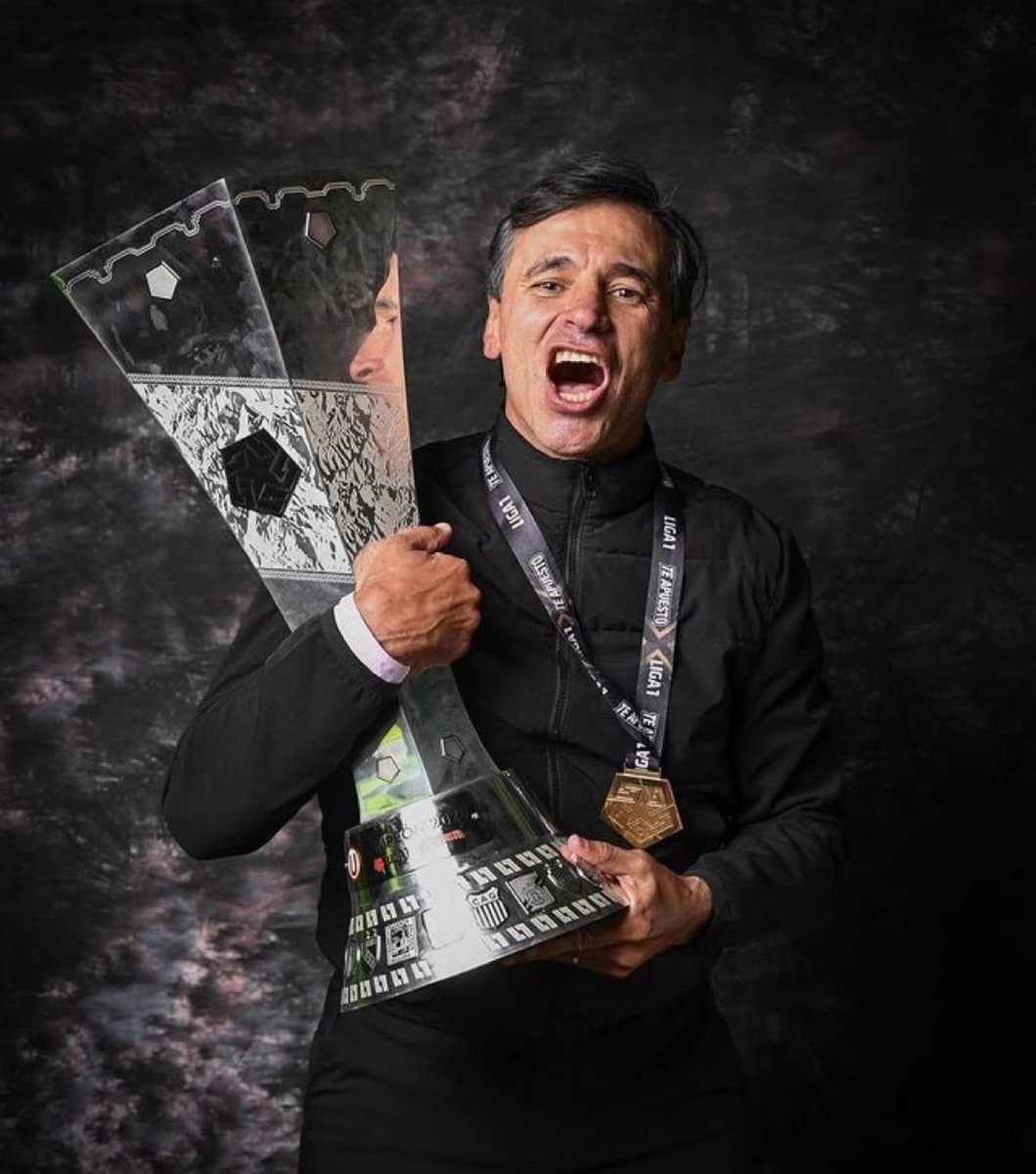 ErrorArbitralTR's tweet photo. Fabián Bustos inició el camino del tetracampeonato y ha vuelto para completarlo.

Aunque lo nieguen, ya se siente el MIEDO. https://t.co/ZVEeXOGw0F