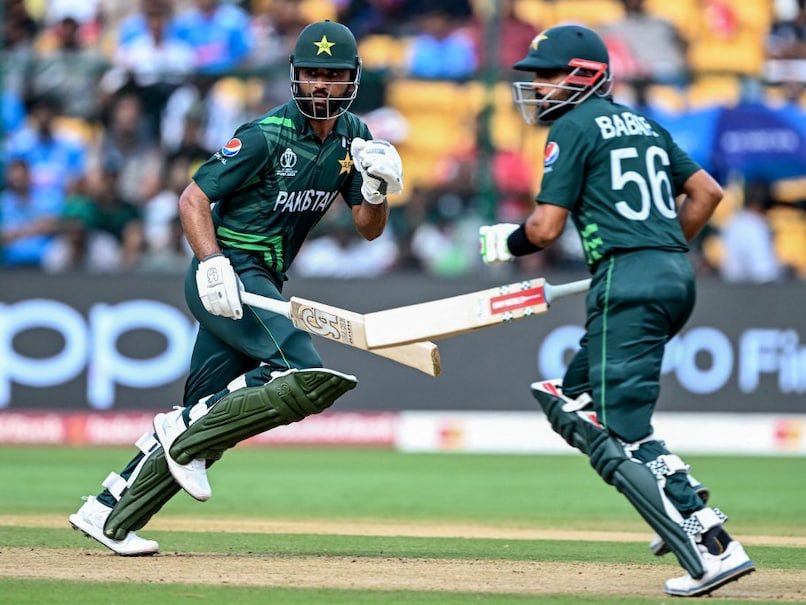 Batkhman's tweet photo. Fakhar and Babar who never played on Indian roads, once successfully chased 400 runs and that too in ODI WC match vs NZ

Babar stands where it matters the most

🐐🐐 https://t.co/YZ6IU2ewuT