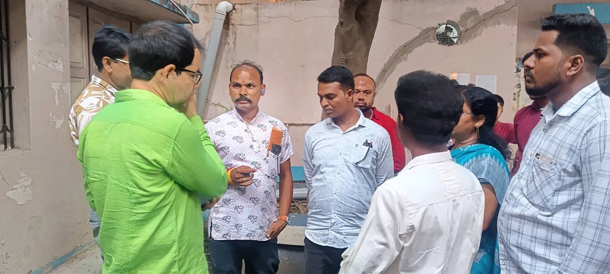 shampamathur's tweet photo. আগামী ২,৩ ও ৪ অক্টোবর পশ্চিমবঙ্গ সরকারের সেবা সেতু অভিযান আয়োজন করা হয়েছে খণ্ডঘোষ ব্লক উন্নয়ন আধিকারিক দপ্তরে সেই উপলক্ষে গোটা খণ্ডঘোষের মন্ডল সভাপতিদের ও কার্যকর্তাদের নিয়ে BDO Sir সঙ্গে এই শিবির যাতে সুষ্ঠুভাবে সম্পন্ন করা যায় সেই নিয়ে বিশেষ গুরুত্বপূর্ণ আলোচনা করা হলো। https://t.co/l08nZ4NNO4