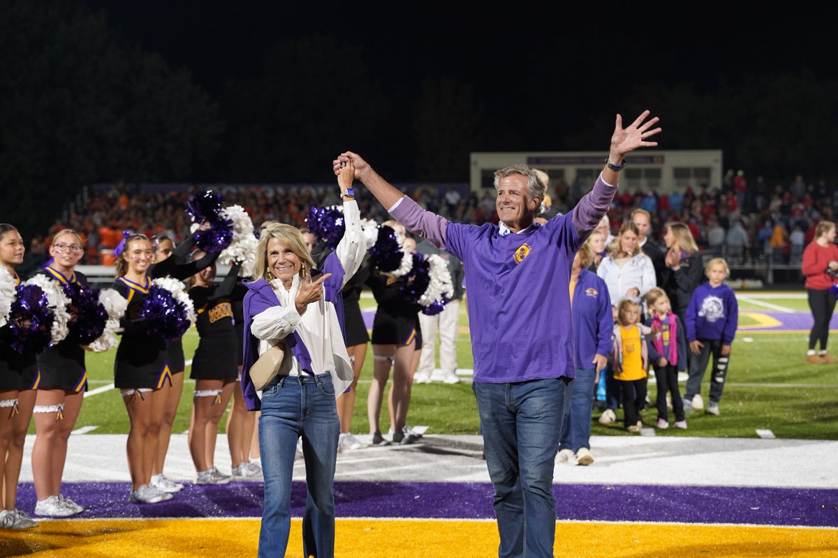 oconschools's tweet photo. We are honored to induct Ashley Cooper into the OHS Athletic Hall of Fame! ππ Cooper played on the Basketball and Tennis teams from 1974-1978. Thank you Ashley for your dedication and excellence within the athletic community! π¦#OconPride #OconDriven #Oconomowoc https://t.co/flHukZgs5Z