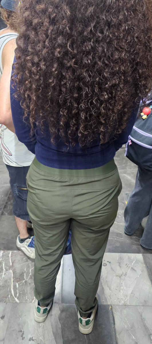 MundoArrimon's tweet photo. Paradito y firme 
Puedes mandar aportes al md #ass #culos #voyeur #candid #nalgona https://t.co/Uca4TRxDO1