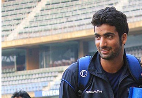 yogidbest's tweet photo. Identify this cricketer here in the picture below attached 👇 https://t.co/XOeJ6ZW2jH