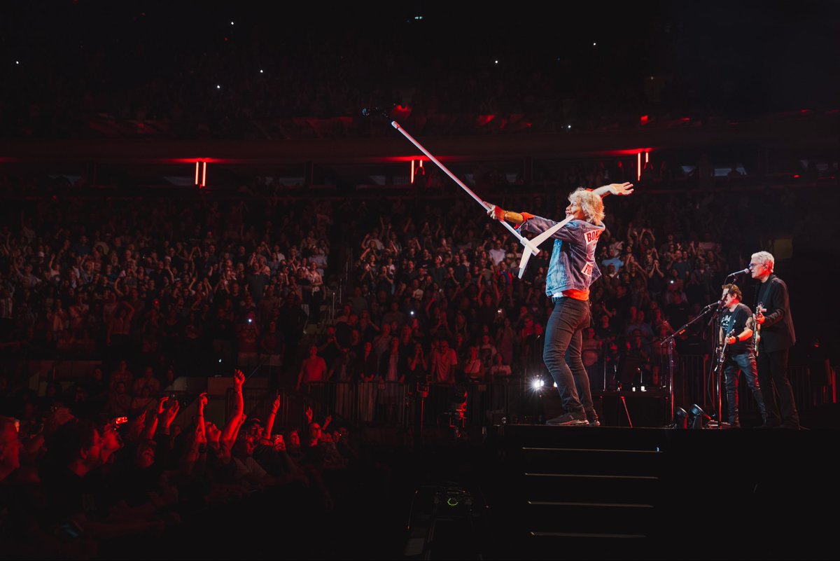 BonJovi's tweet photo. Some things never change

📷: Cherie Hansson // @davidbergman https://t.co/pBMFEGIHSa