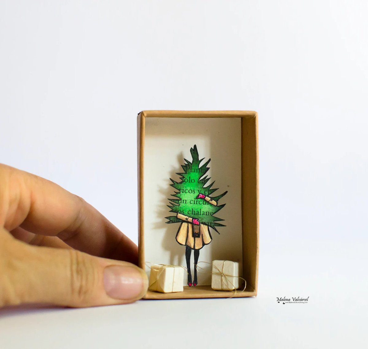 MalenaValcarcel's tweet photo. Matchbox Christmas Diorama - Holiday Tree - Season Gifts https://t.co/DjTlplWAwK