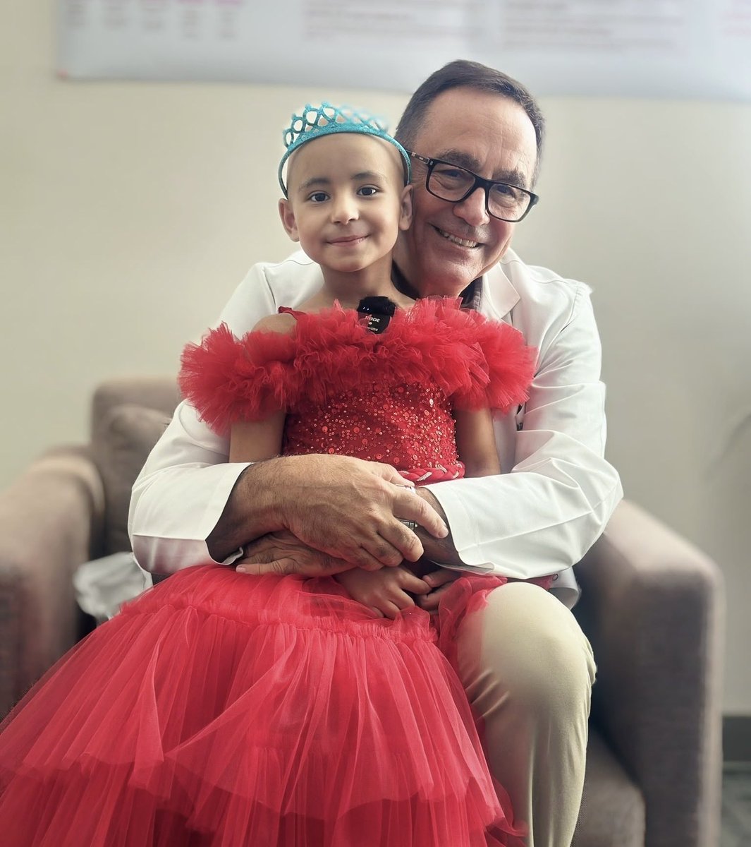 ustunezer's tweet photo. Prenses diyor ki ;
Beni yalnız bırakmayın 
#3EkimdeLÖSEVleAnıtkabirde https://t.co/slKQ23NmGr