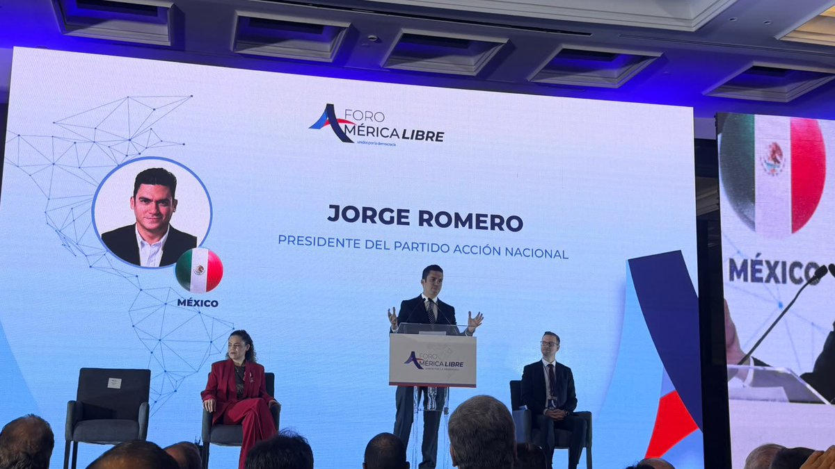 Liz_SalgadoV's tweet photo. Compartir experiencias, escuchar voces valientes, denunciar los autoritarismos y unir esfuerzos para defender la libertad, la democracia y el estado derecho, hoy es posible en el Foro América Libre.
Muchas gracias al presidente @FelipeCalderon por sus palabras y su ejemplo de lucha y muchas felicidades a nuestro líder @JorgeRoHe .
Mi reconocimiento a @marianagc por la organización de este evento, la convocatoria y la oportunidad de escuchar a todas y todos los participantes.
En @AccionNacional nos mueve la defensa de la patria, la familia y la libertad.

#DefendamosMéxico
#PatriaFamiliaYLibertad