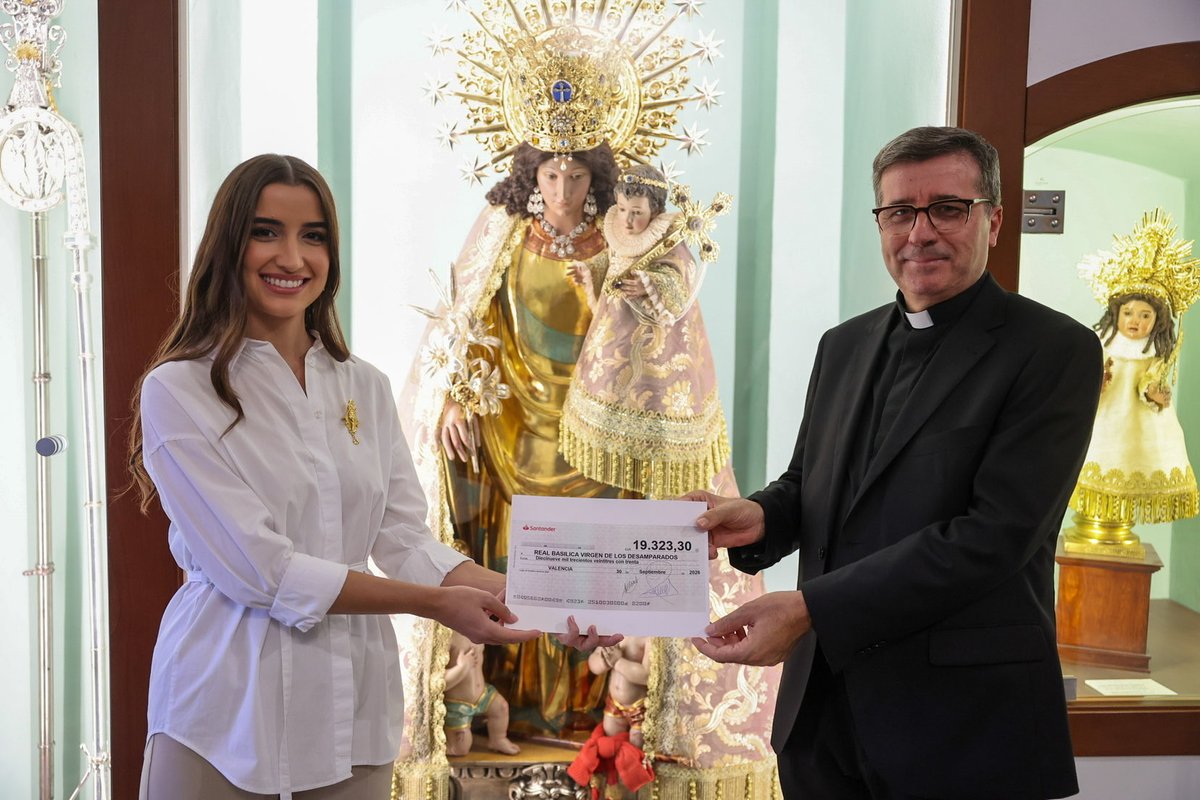JCF_Valencia's tweet photo. 🫰🏽Al Museu Marià de València, hui s’ha fet lliurament de la recaptació dels Besamans que totes les comissions han arreplegat en este 2026.

👑 Una cita on Carmen Prades, Fallera Major de València , ha sigut partícip d’este acte de pleitesia i ha fet el lliurament simbòlic de tota la recaptació destinada a diferents associacions valencianes.

✨ Des d’ací volem posar en valor este acte de solidaritat coordinat per l’Arquebisbat de València.

📸 @Fotofilmax