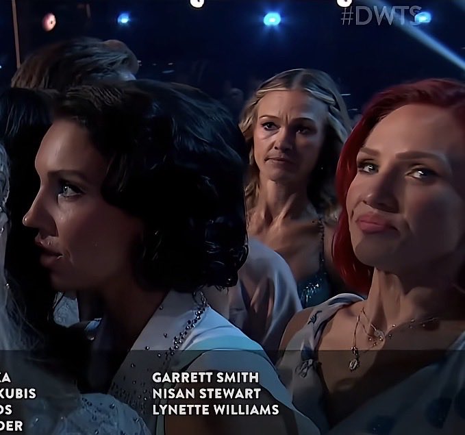 flwersvt's tweet photo. #dwts https://t.co/IVYqxLii9E