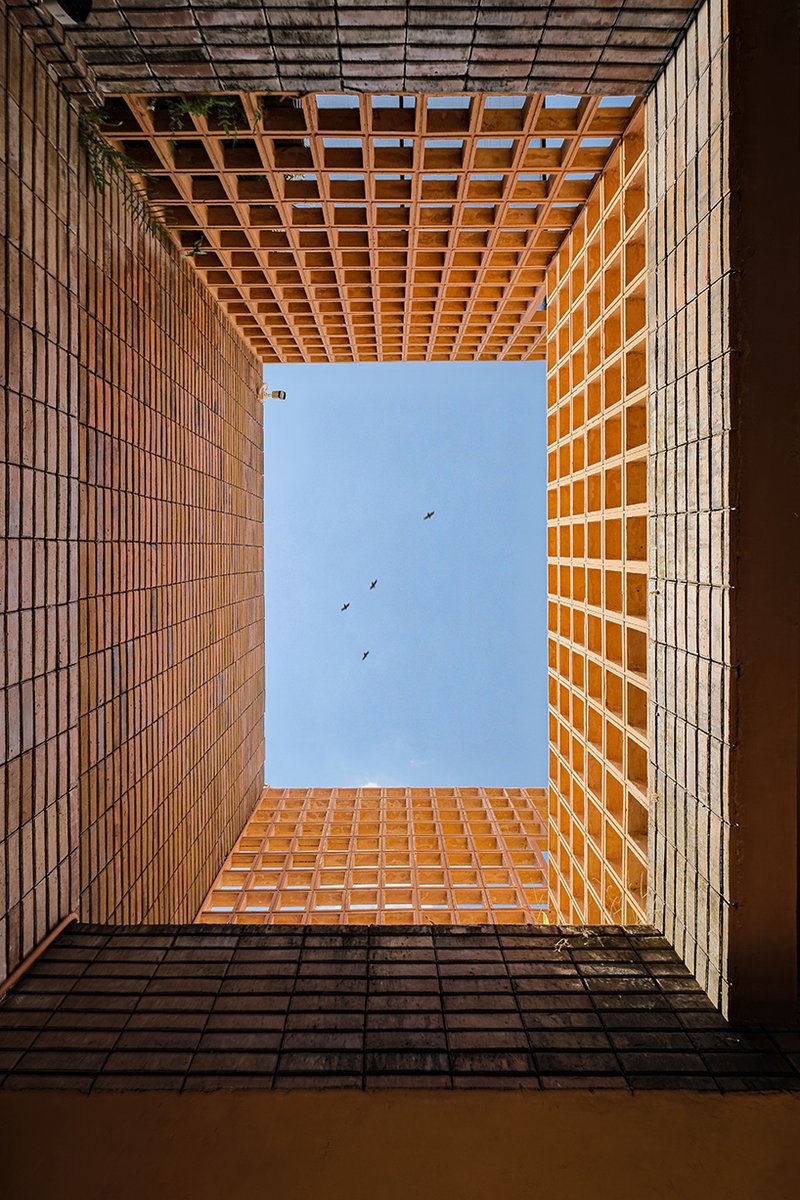 w_emerg's tweet photo. In Maros, Indonesia, near Makassar, INS Studio, led by Wisnu Wardhana, designed Common Days as a three story gathering space combining a café, workspaces, meeting rooms, terraces, and a rooftop garden. 
#INSStudio  #Maros #Indonesia #Local #Terracotta #Brick #Stone #Tropical https://t.co/SBJfbLRPfk