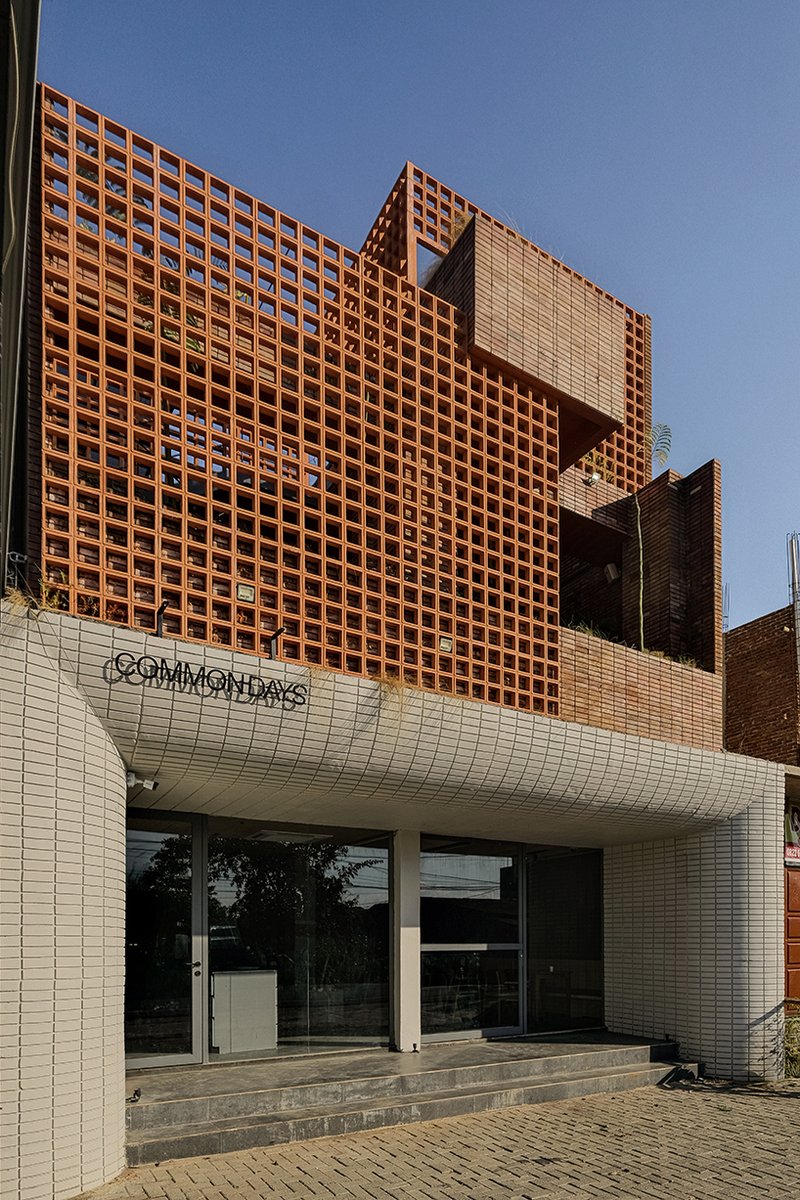 w_emerg's tweet photo. In Maros, Indonesia, near Makassar, INS Studio, led by Wisnu Wardhana, designed Common Days as a three story gathering space combining a café, workspaces, meeting rooms, terraces, and a rooftop garden. 
#INSStudio  #Maros #Indonesia #Local #Terracotta #Brick #Stone #Tropical https://t.co/SBJfbLRPfk