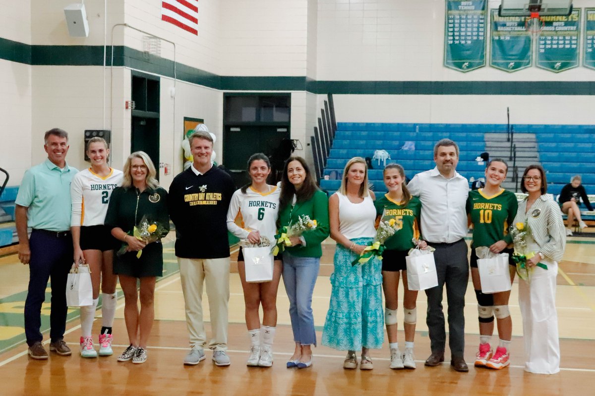 SCDS_Athletics's tweet photo. Our hearts are still overflowing from volleyball senior night ππ
#scdsvolleyball #seniornight #scdsathletics #hornetpride #swarm https://t.co/oEJq02R2OI