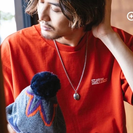 naohan77's tweet photo. #FujiiKaze #藤井風　#藤井風グッズ
夜中に見て　あー！Sould out😭と勘違いした
　10月2日からでした😆
着画が素敵過ぎて寝れんません

グッズで散らかった部屋に埋もれて暮らしたい🍃
　風さんに埋もれて暮らしたい🍃 https://t.co/JlWkZRo0WP