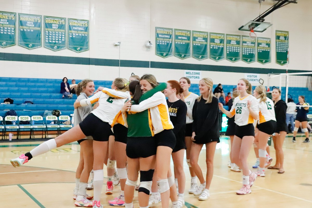 SCDS_Athletics's tweet photo. Our hearts are still overflowing from volleyball senior night ππ
#scdsvolleyball #seniornight #scdsathletics #hornetpride #swarm https://t.co/oEJq02R2OI