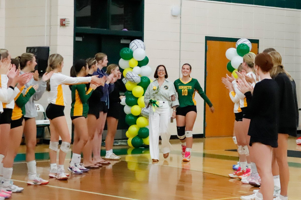 SCDS_Athletics's tweet photo. Our hearts are still overflowing from volleyball senior night ππ
#scdsvolleyball #seniornight #scdsathletics #hornetpride #swarm https://t.co/oEJq02R2OI