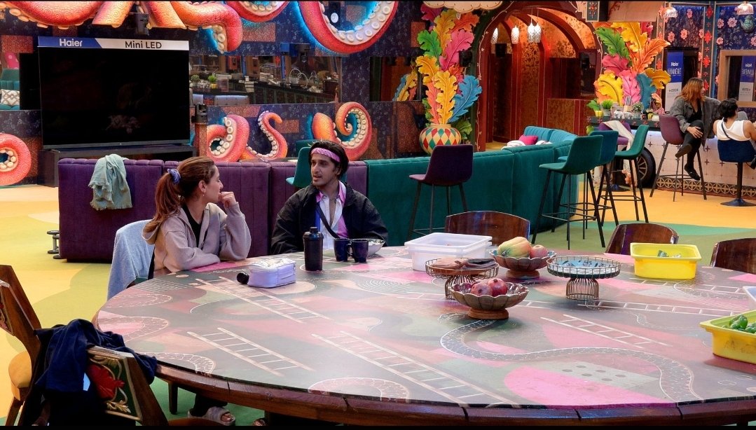 tedhibaat1's tweet photo. Doesn't she feel an ounce of shame sitting next to him after character assassinating him? 

She is the worst female contestant of this season

#QaziTouqeer

STOP DEFAMING QAZI’S IMAGE https://t.co/KLgpvPioyG