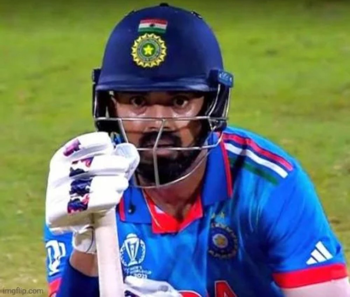 SelflessCricket's tweet photo. My man would not get a single ball in flat home pitches, only to walk in at 31/4 on a turning track in SENA, where he either scores a century or gets blamed for the loss. 😭 https://t.co/4CQYIyEqoE