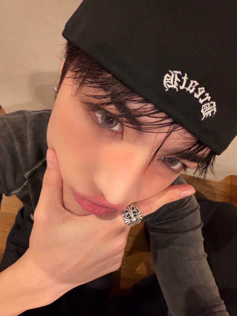 juricverse's tweet photo. hi hi day 2 of trying to find more #lunémoots !! 

- hi i’m scarlett ( scar ) 
- 05 liner ^_^ 
- 18+ only pls 
- predebut luné 
- my biases r maki/nicho + ot9
- i stan other groups ( tbz , newbeat , epex , )
- pls dont flop im funny i promise 
#andteam #luné #lunéville #moots https://t.co/VnmGfFhthj