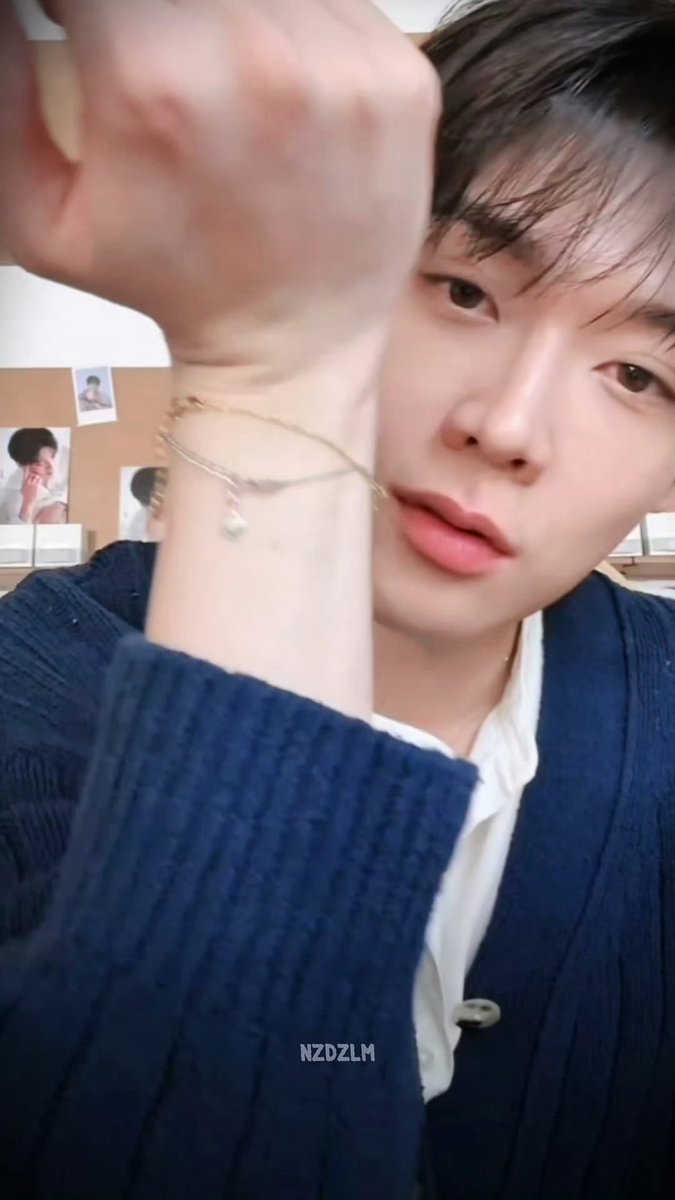 Wendy_R77's tweet photo. Soft yet powerful, Kim Yoon Sik’s unique charm will surely take Paris by storm. ✨

WELCOME KIM YOON SIK TO PARIS

#YOONSIKPFWSS27
#KIMYOONSIKINPARIS https://t.co/9eZabZtC5a
