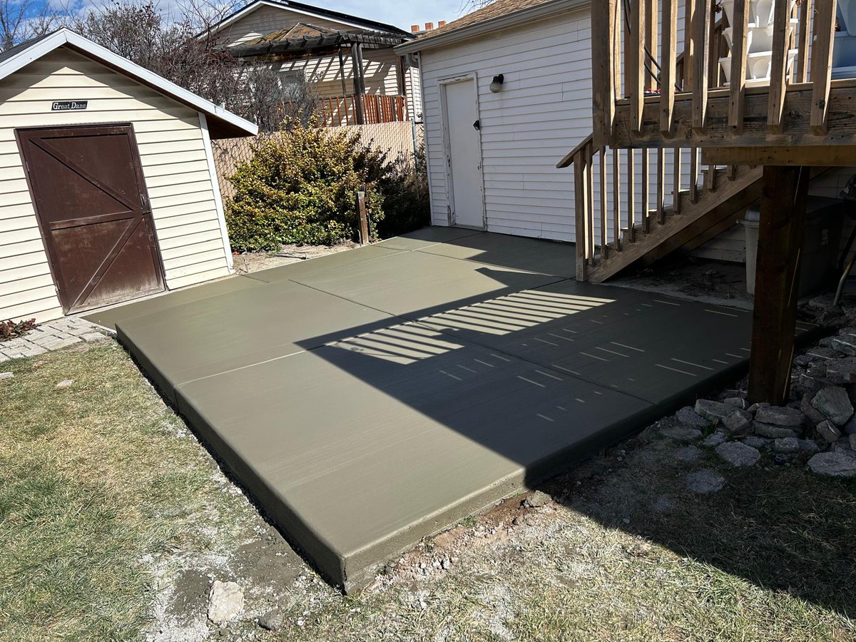 ConcretePlusLLC's tweet photo. Planning a concrete patio for your backyard?
Here’s a look at our crew finishing residential concrete
Thinking about a patio, walkway or another concrete project?
Call 801-430-7557 or message this Page to discuss an estimate.
#ConcretePatio #UtahConcrete #BountifulUtah #Davis https://t.co/0wn6atZFm0