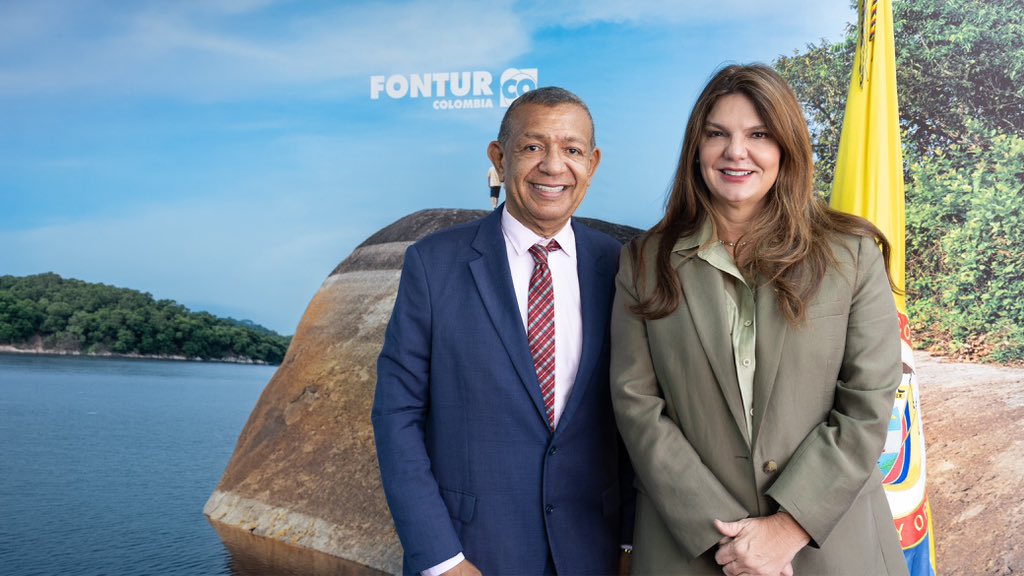 fonturcol's tweet photo. 1/2 ¡Estamos #FirmesPorElTurismo y con las regiones!

En cumplimiento del compromiso del presidente Abelardo De La Espriella (@ABDELAESPRIELLA ) con los territorios, y por instrucción del @MincomercioCo , Mauricio Gómez Amín (@MauricioGomezCO )la gerente general de Fontur, María Isabel Campo Cuello (@mariaicampoc ), se reunió con Álvaro Alcides, presidente de la Fundación Cultura y Desarrollo, para avanzar en la realización de la 49.ª edición del Festival Nacional de Compositores de Música Vallenata.