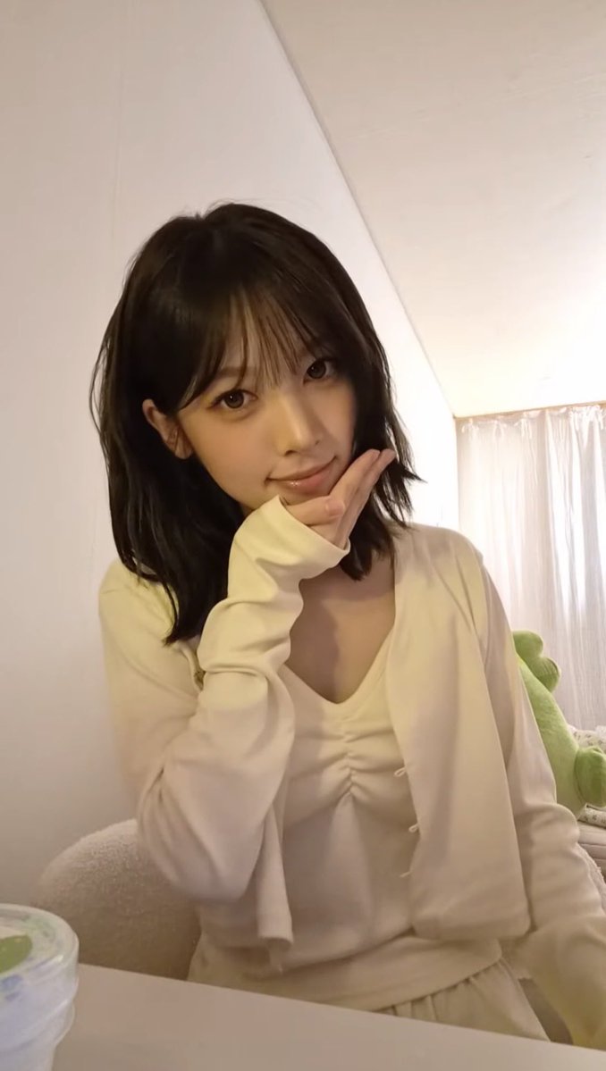 awanderingfixh's tweet photo. #메이 의 capture time 💛 https://t.co/atGnHnT498