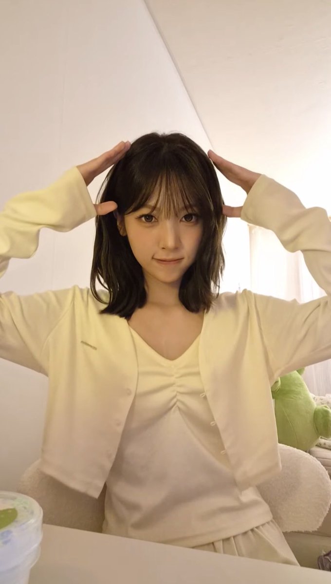 awanderingfixh's tweet photo. #메이 의 capture time 💛 https://t.co/atGnHnT498