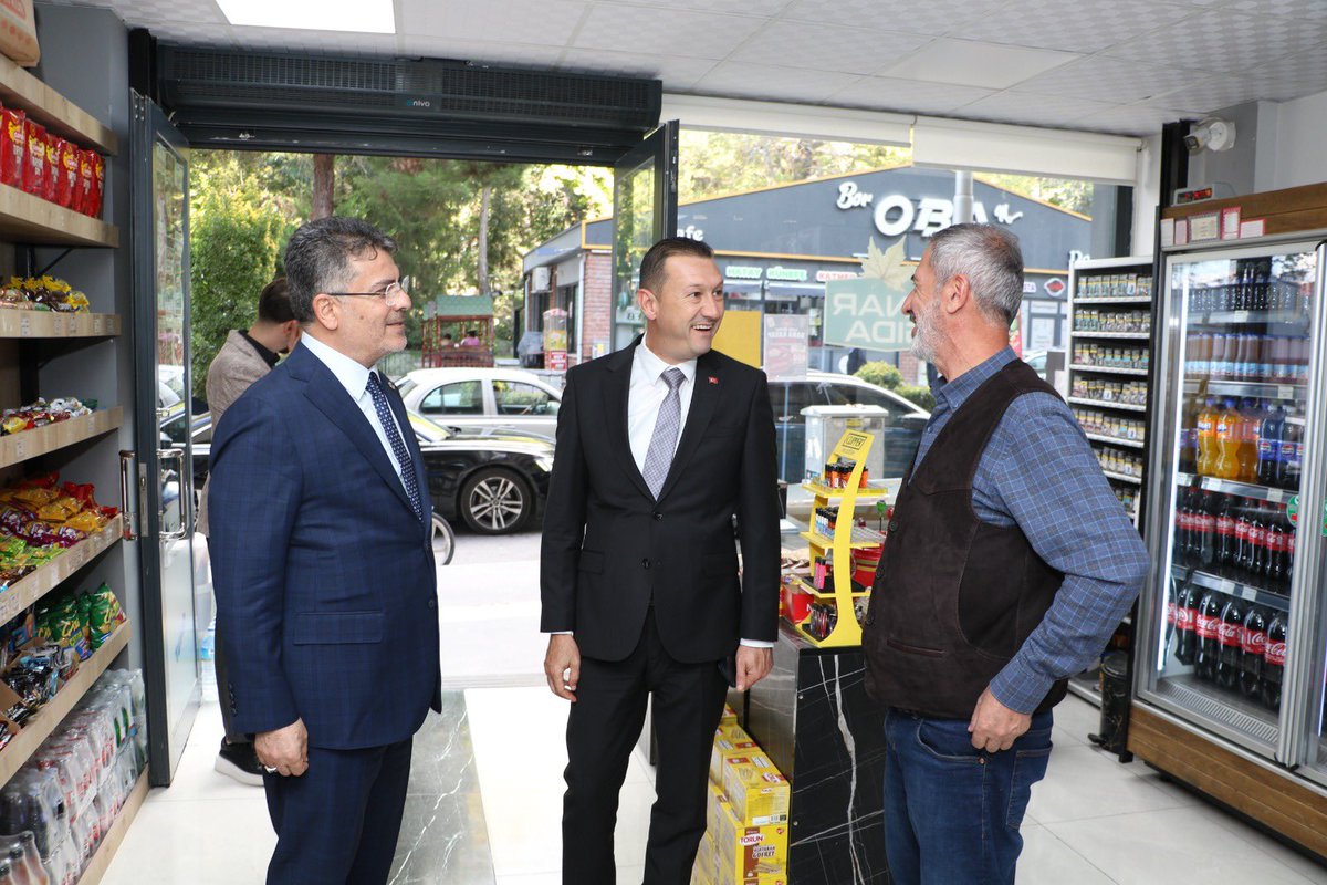 farukaytek's tweet photo. ❝AK Parti; çarşının bereketini hemşehrilerimizin duasıyla buluşturan, gönül bağını siyasetinin merkezinde tutan büyük bir hizmet hareketidir.❞

#TürkiyeYüzyılıBuluşmaları kapsamında; köklü mahalle kültürü, güçlü komşuluk bağları ve çalışkan insanlarıyla Bor’dayız.

İlçe Koordinatörlerimiz Türker Ataç, Adil Orçun Altınsoy, Kuddusi Çelik, Özata Erdoğan ve Osman Çapar, Bor İlçe Başkanımız Melek Yurdağül, Bor Belediye Başkanımız Serkan Baran, İl Genel Meclisi Üyelerimiz Erdal Niğdelioğlu, Süleyman Yalçın ve Nihat Tarım, İlçe Kadın Kolları Başkanımız Gülbahar Polat, İlçe Gençlik Kolları Başkanımız Fevzi Öztürk ve kıymetli teşkilatımızla çarşı esnafımızın kapısını çaldık, hemşehrilerimizle gönül gönüle hasbihâl ettik.

Milletimizin güveninden aldığımız güçle eser ve hizmet siyasetimizi kararlılıkla sürdüreceğiz.

📍Bor, Niğde
